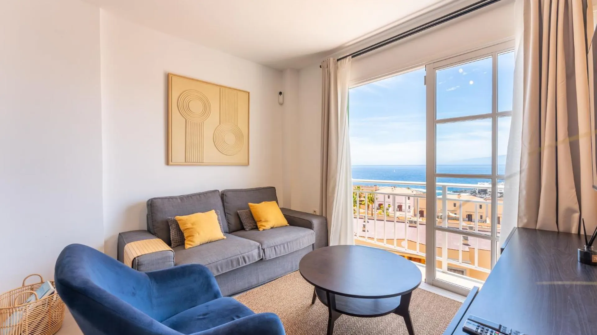 Callao Sunset Apartment, Sea View And Pool 칼라오살바헤 아파트