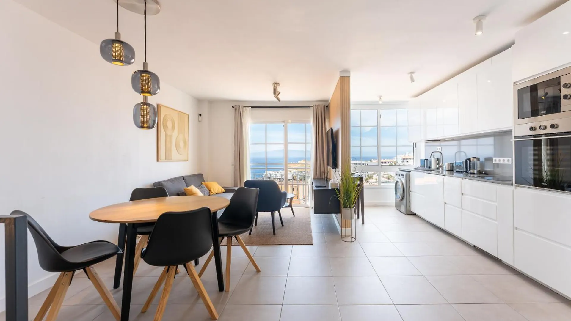Callao Sunset Apartment, Sea View And Pool 칼라오살바헤 아파트