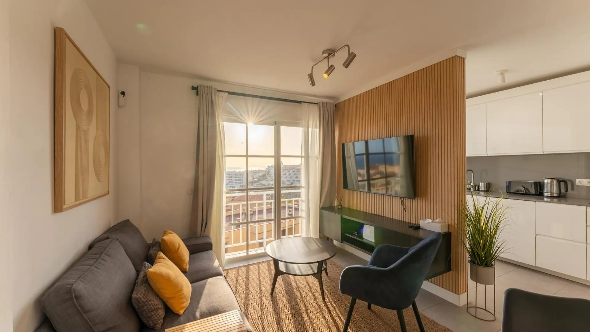 Callao Sunset Apartment, Sea View And Pool 칼라오살바헤 아파트