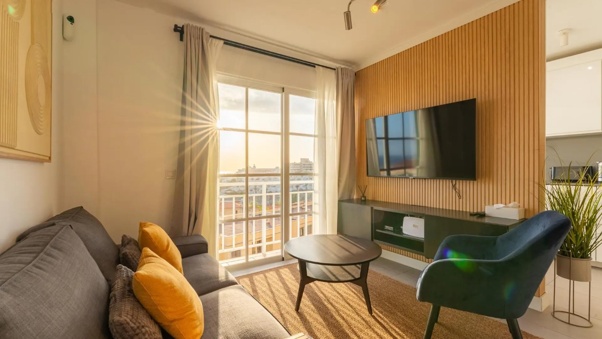 Callao Sunset Apartment, Sea View And Pool의 연락처